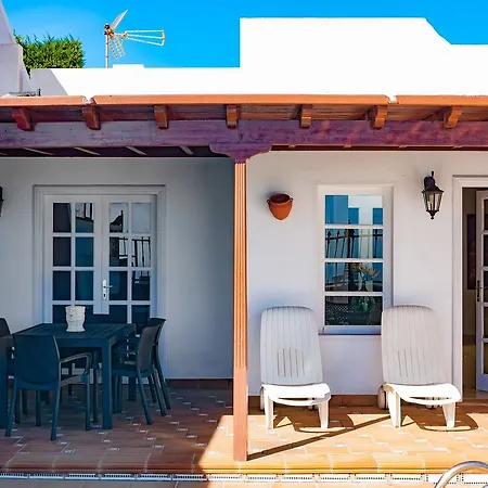 Villa Tías